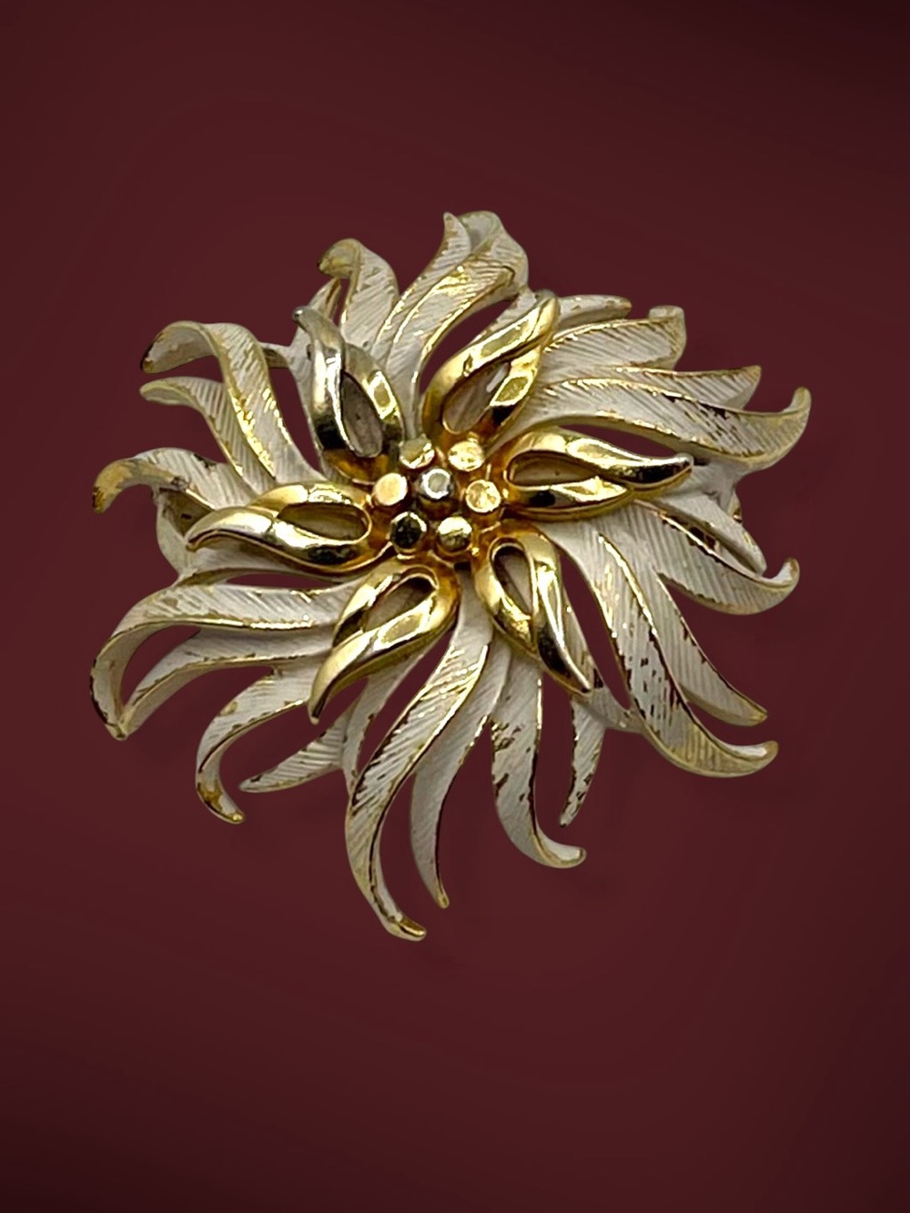 Vintage 3D Tiered Chrysanthemum Starburst Flower Brooch Pin
